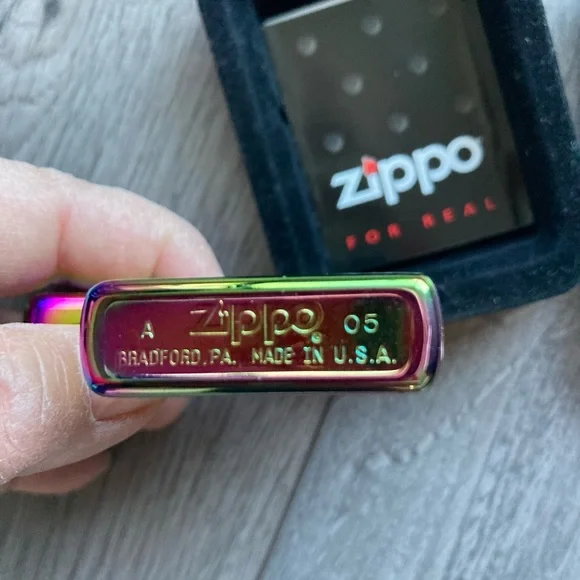 Zippo Lighter Playboy Sunset, Iridescent, 2005 USA - Picture 3 of 5